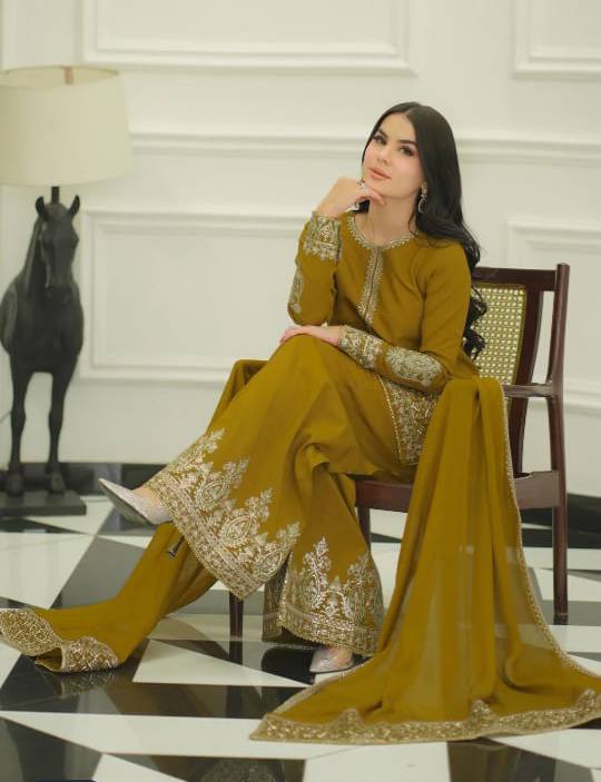 Premium lawn dress 3 piece paired with a printed dupatta by Miryaan store