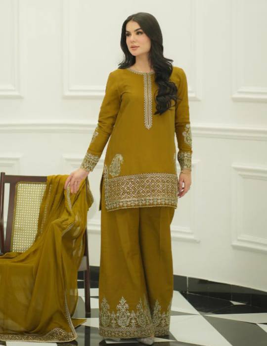 Premium lawn dress 3 piece paired with a printed dupatta by Miryaan store